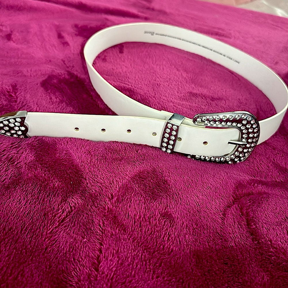 White simple rocked belt